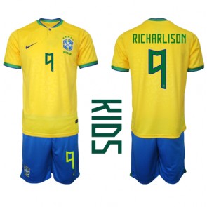 Brasilien Richarlison #9 Replika Babytøj Hjemmebanesæt Børn VM 2022 Kortærmet (+ Korte bukser)